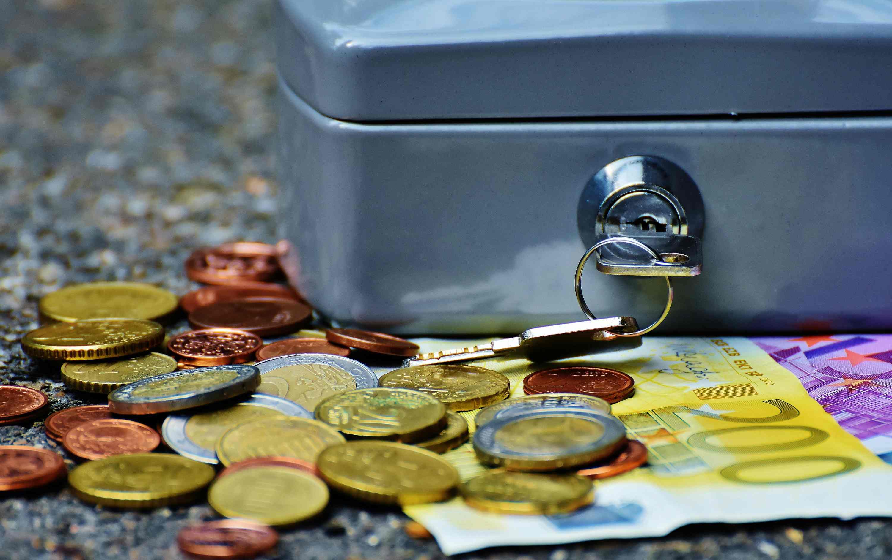深度解读黄金价格波动：多重因素影响下的投资策略